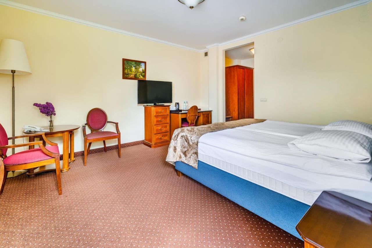 Hotel Pan Tadeusz Serock Bagian luar foto