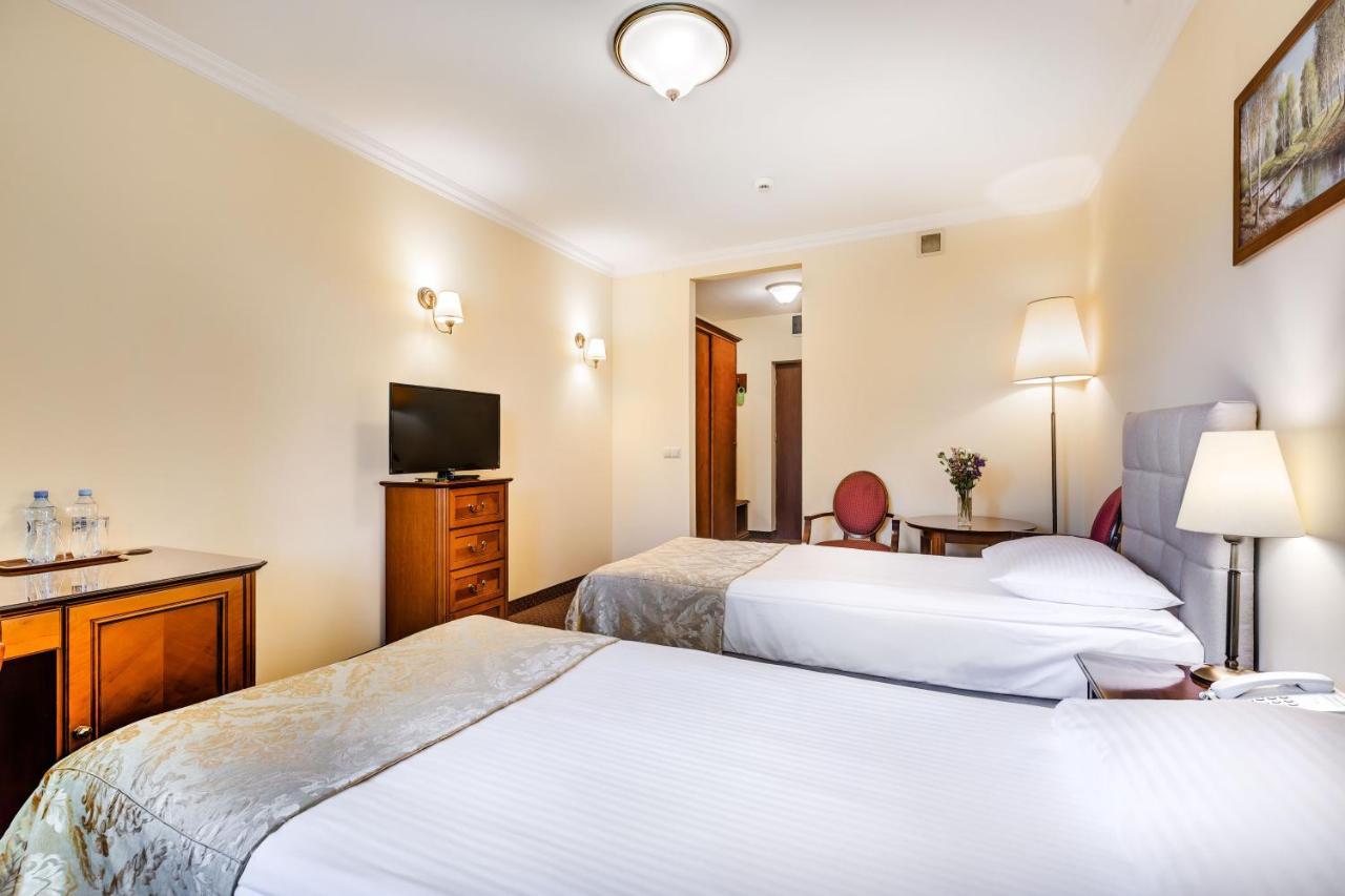 Hotel Pan Tadeusz Serock Bagian luar foto