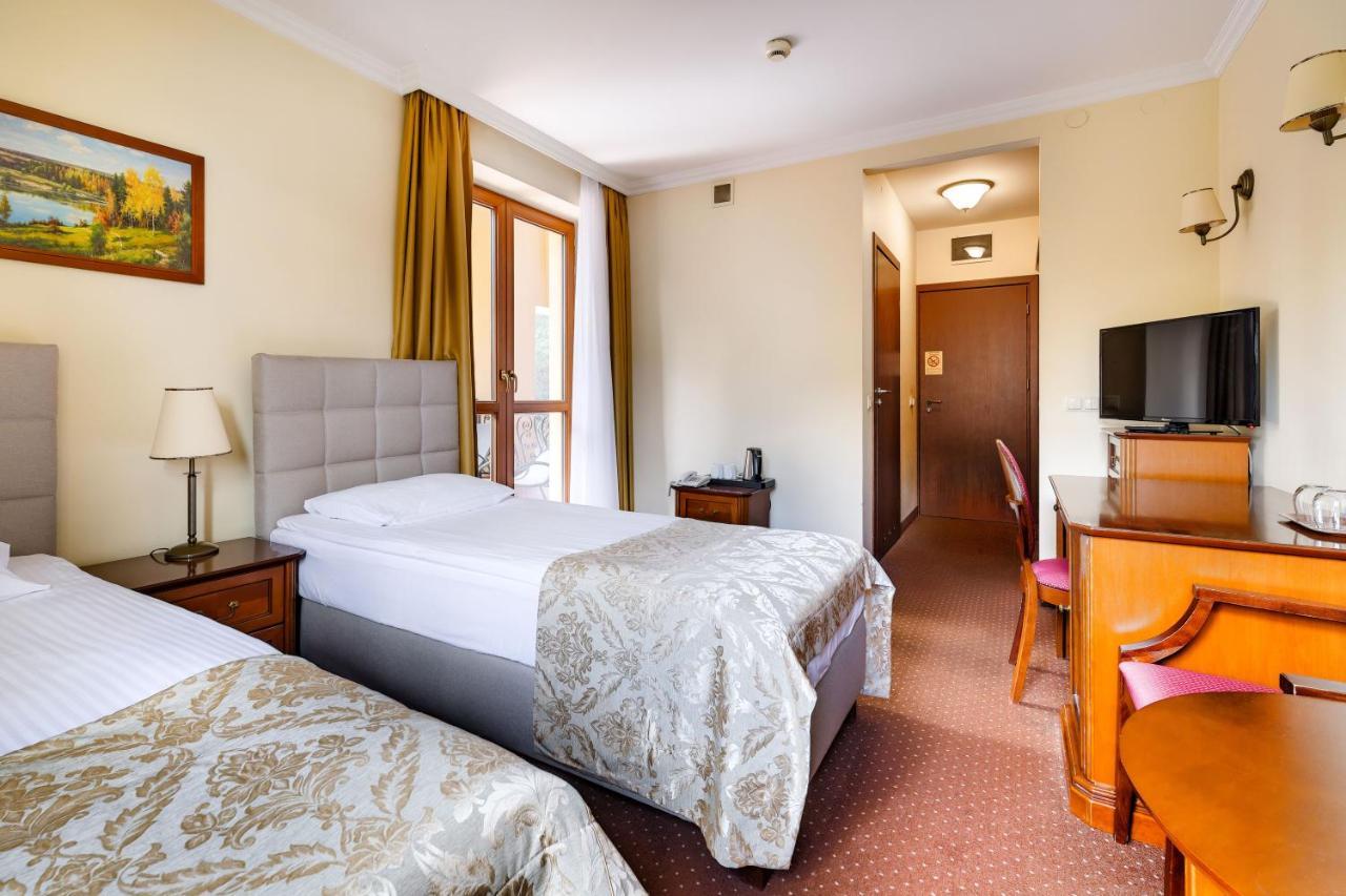 Hotel Pan Tadeusz Serock Bagian luar foto